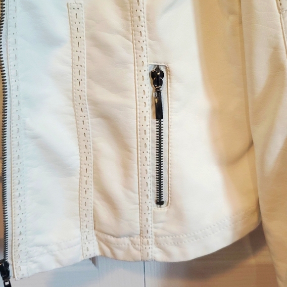 White faux leather jacket - Picture 5 of 7